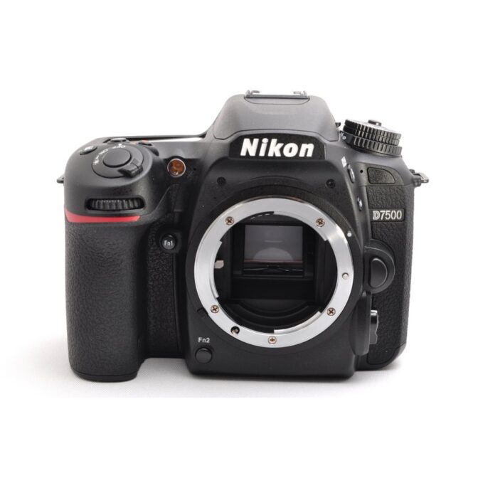 Nikon ニコン D7500 単焦点＆標準＆超望遠トリプルレンズセット 美品 SDカード(16GB)付き | カメラのヒデヨシ・通販サイト