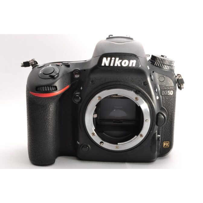 Nikon ニコン D750 単焦点＆標準＆超望遠トリプルレンズセット 美品 SDカード(16GB)付き | カメラのヒデヨシ・通販サイト