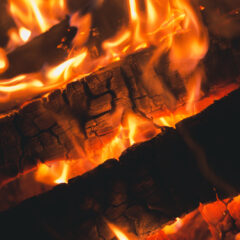 キャンプでの焚火の撮り方まとめ！一眼レフ/動画/iPhone別